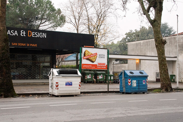 
      An ad, placed near a dust bin, promotes the discount on the price of food and goods of a supermarket.
      